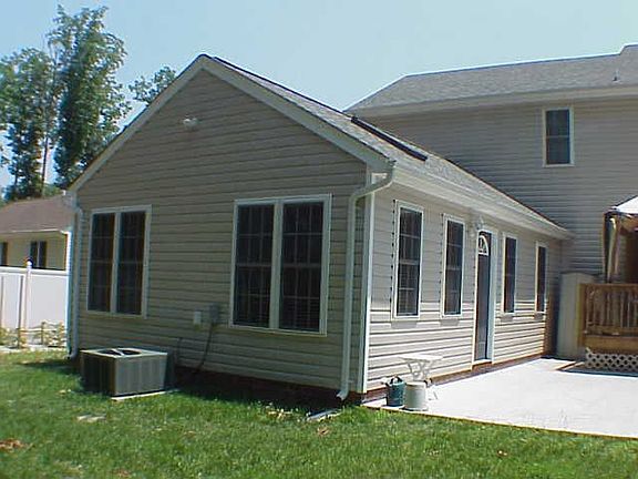 Need first floor bedroom and entertainment?  It's here!