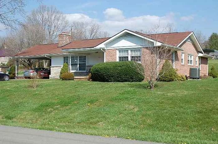 1st image of 689 Oakwood Ave