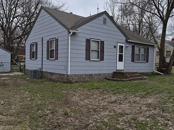 703 S Main St, La Monte, MO 65337