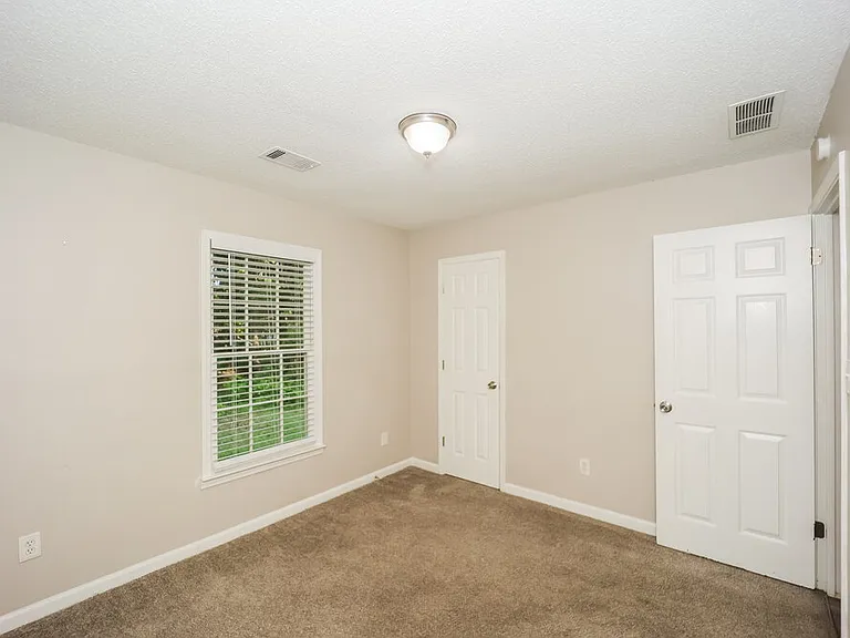 10916 Clearwater Dr — Photo 13