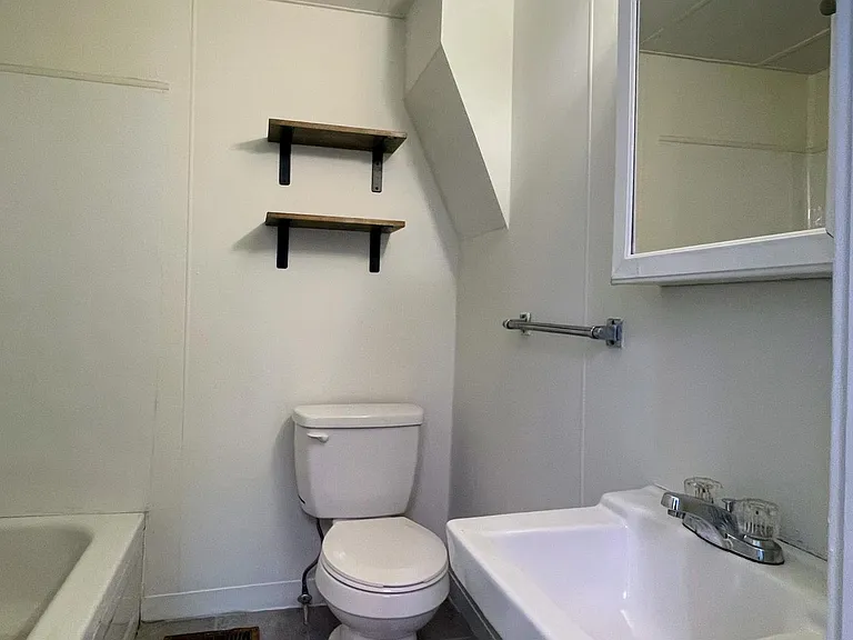 817 E Philadelphia St #1 — Photo 5