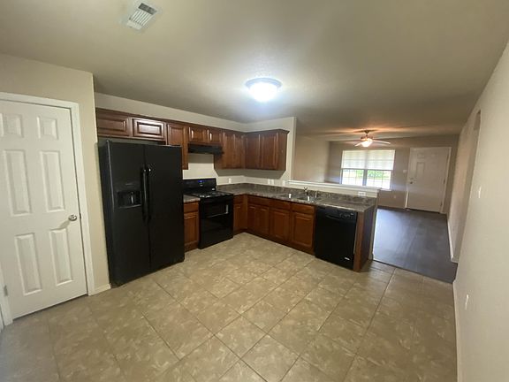 5th image of 1912 Willow Oak Dr