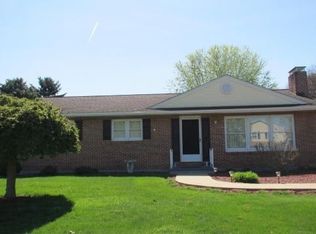 9 Greenbrier Ave, Selinsgrove, PA 17870