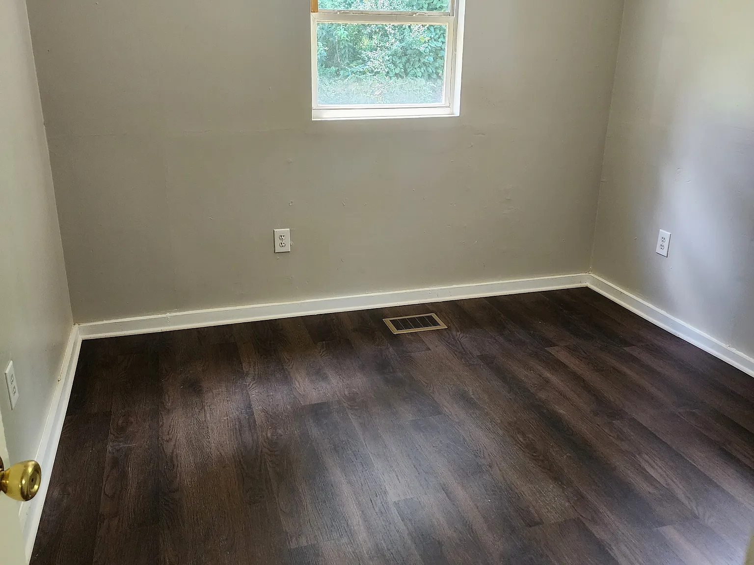 455 Dogwood Circle Unit B - 1 — Photo 4