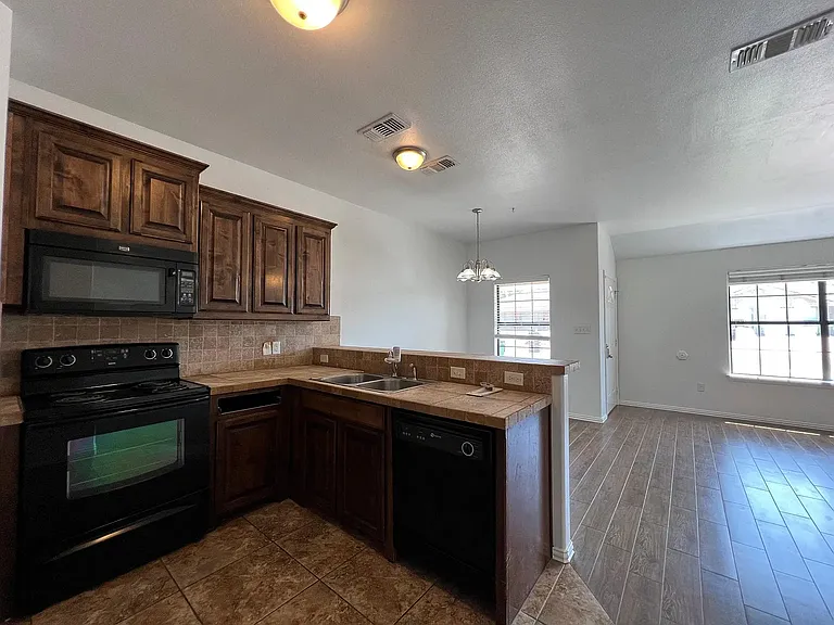1825 N Paddock St — Photo 7