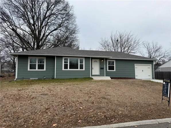 704 Logan St, Harrisonville, MO 64701