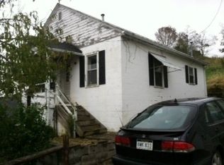 122 1/2 Church St, Ripley, WV 25271