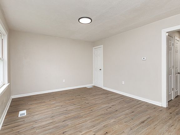 3rd image of 4304-4306 Norwaldo Ave