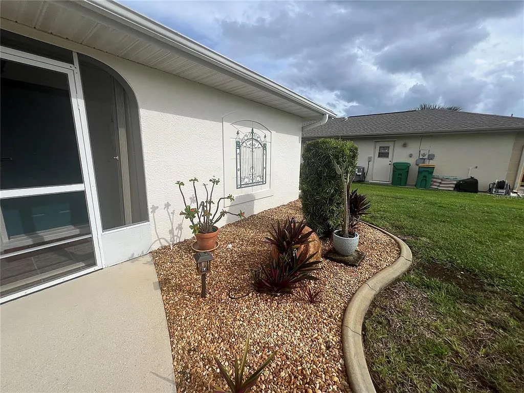 3 bed, 2.0 bath, 1495 sqft, $2,300 — Photo 4