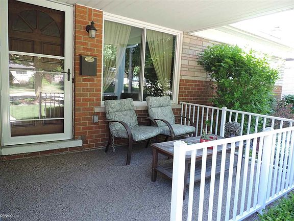 2nd image of 27026 Grobbel Dr