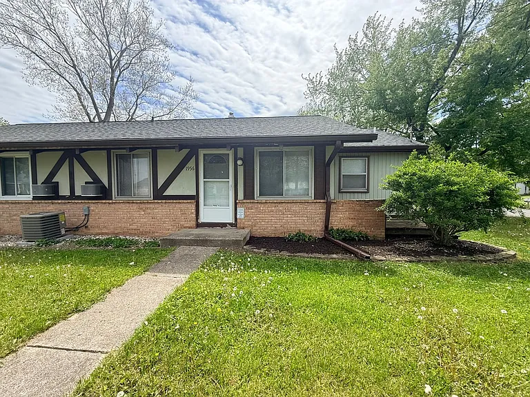 Crestmoor — Photo 16