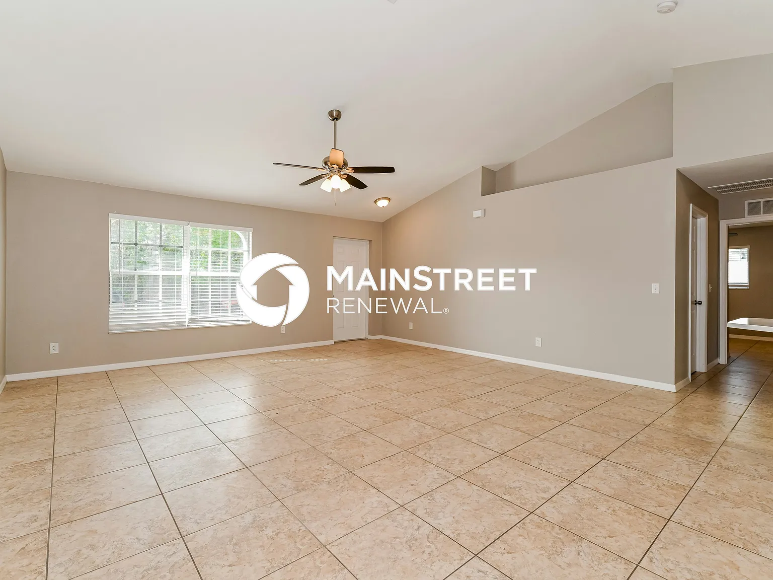 749 Colyer St E — Photo 3