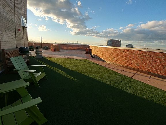 5th image of 9822 Queens Blvd