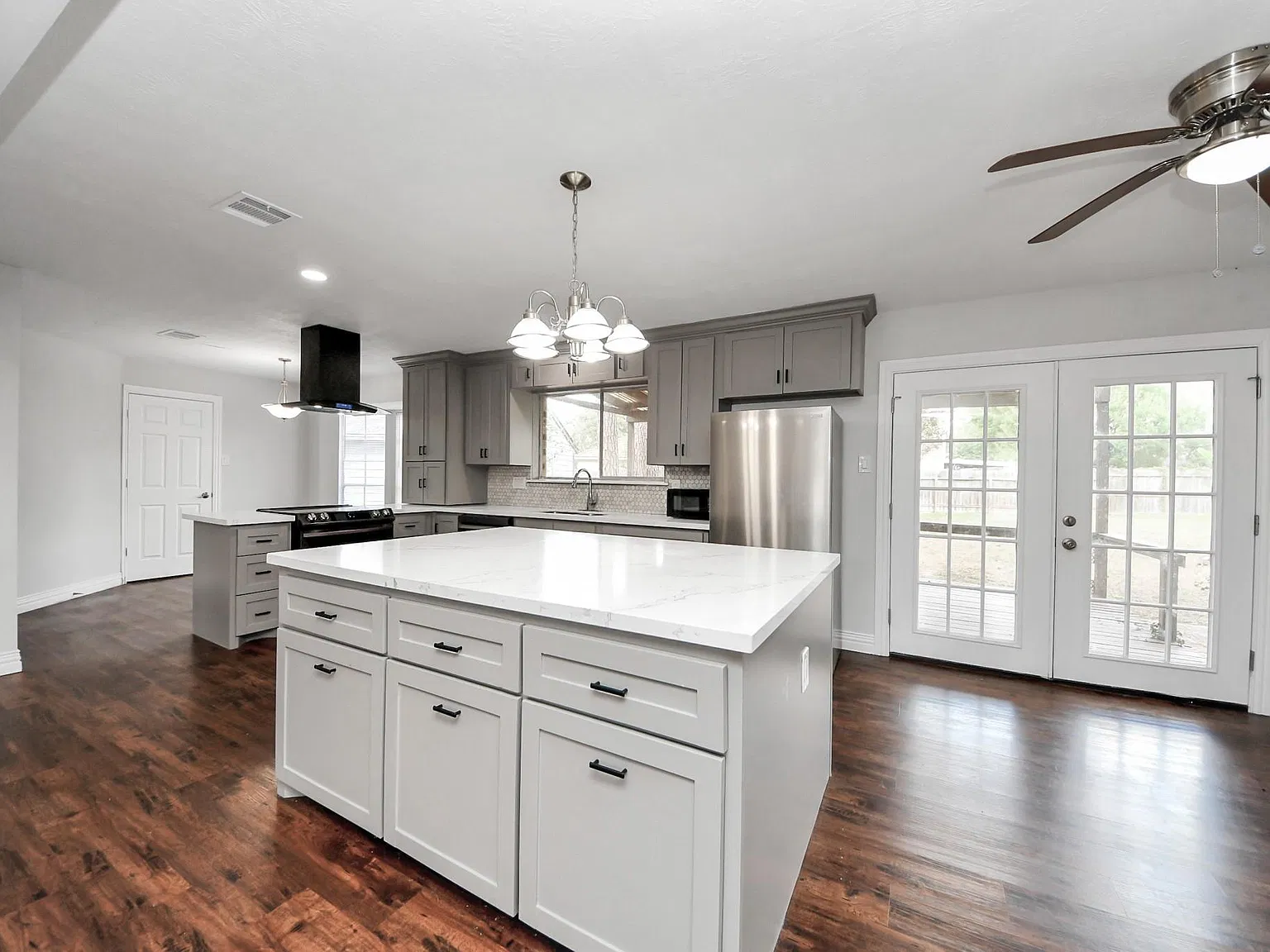 4 bed, 2.5 bath, 2144 sqft, $2,200 — Photo 3