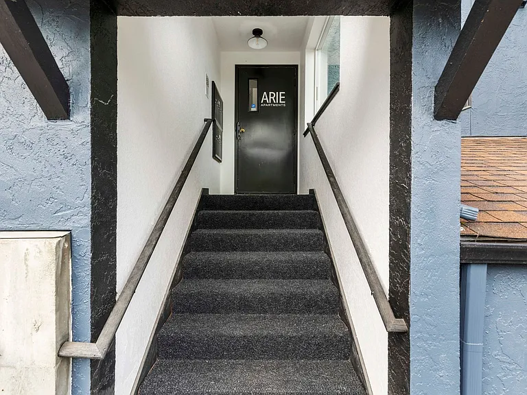 Arie Apartments — Photo 6