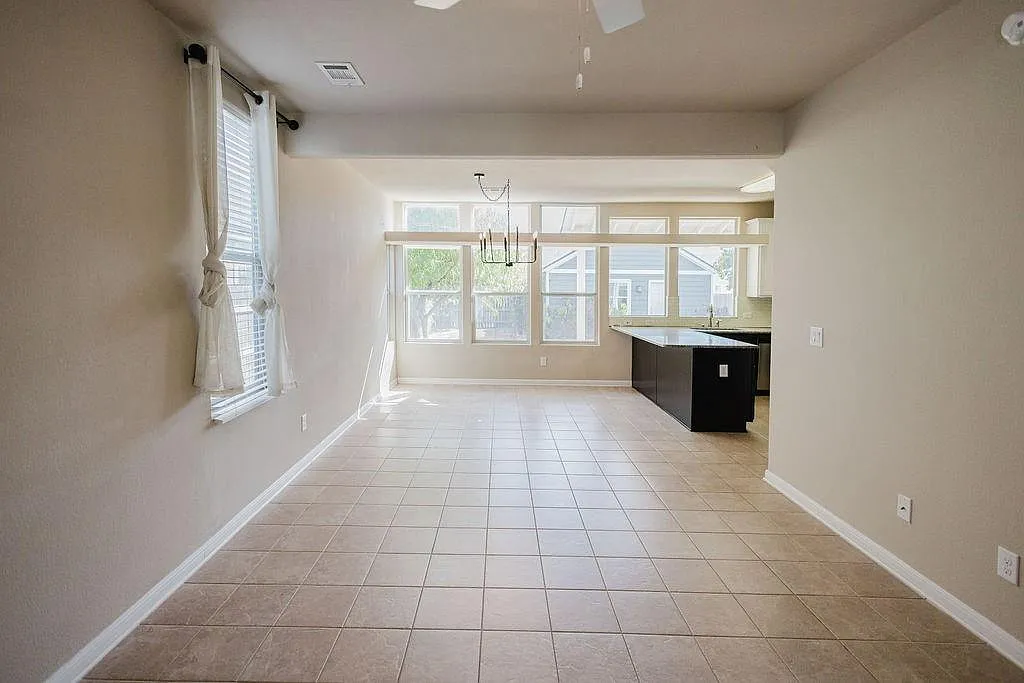 4 bed, 3.0 bath, 1920 sqft, $2,195 — Photo 4