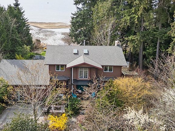 3rd image of 6283 Sechelt Inlet Rd