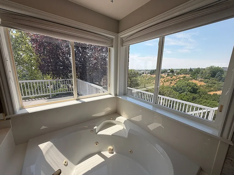 1835 N Beechwood Dr — Photo 21
