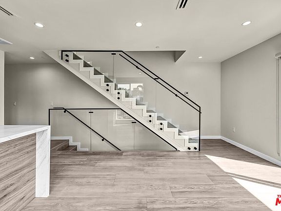 5th image of 1305 N Sycamore Ave #1/2
