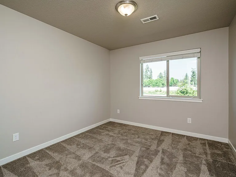 10912 NE 8th Cir — Photo 31