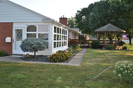 5th image of 1610 W Riverview Ave