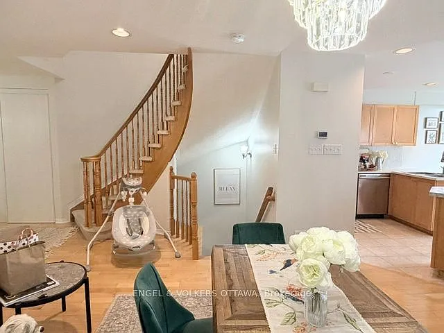 124 Landover Cres — Photo 9