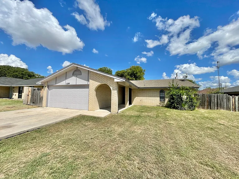 109 S Brook Dr — Photo 1