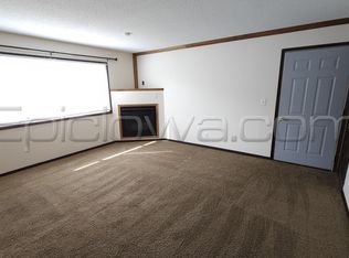 1234 O Avenue Pl NE, Cedar Rapids, IA 52402