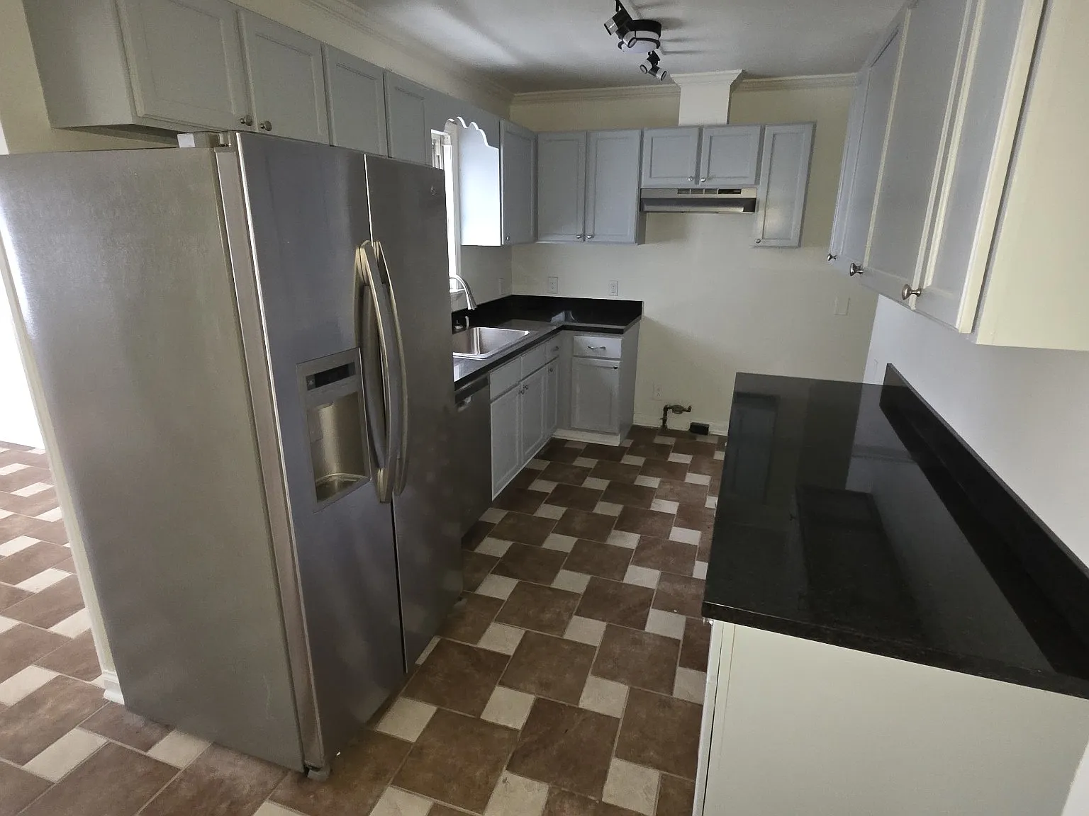 3 bed, 1440 sqft, $2,250 — Photo 4