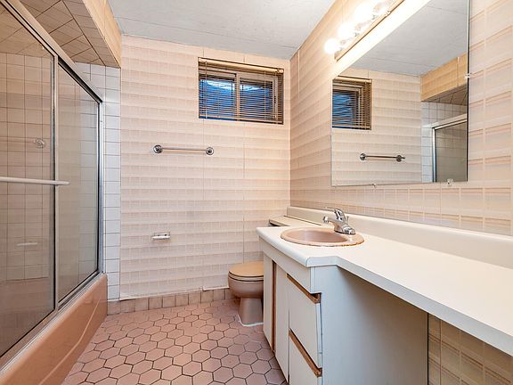 2nd image of 33 Fairway Dr #33