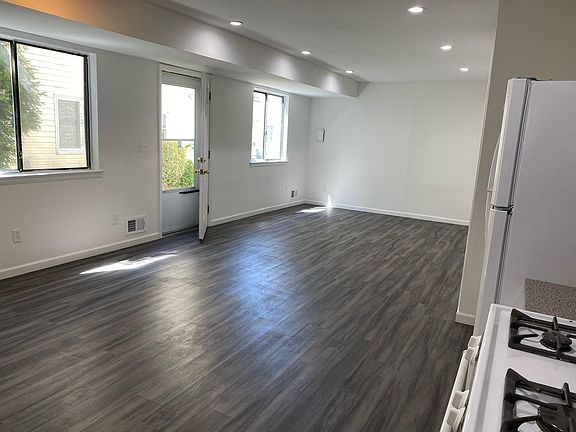 2nd image of 426 Stobe Ave #1