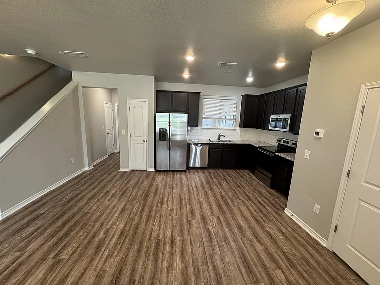 724 Westfield Blvd — Photo 4