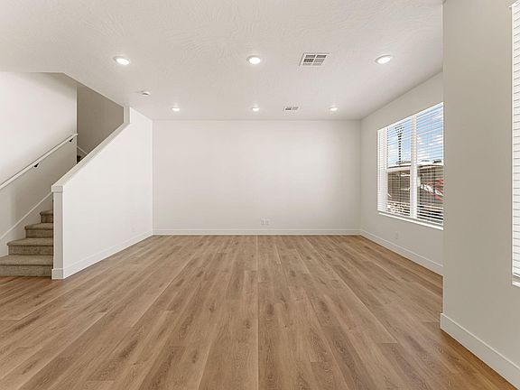 3rd image of 897 W Boxthorn Dr