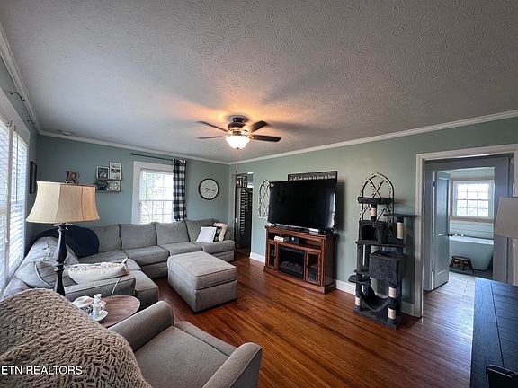 4th image of 118 E Kentucky Ave