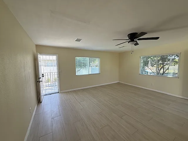 696 Courtland Dr — Photo 3