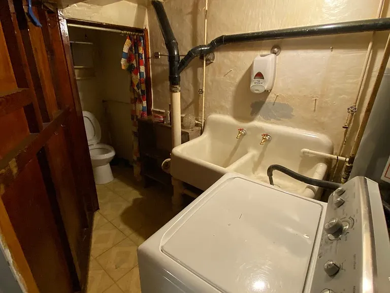 338 Gusryan St — Photo 18