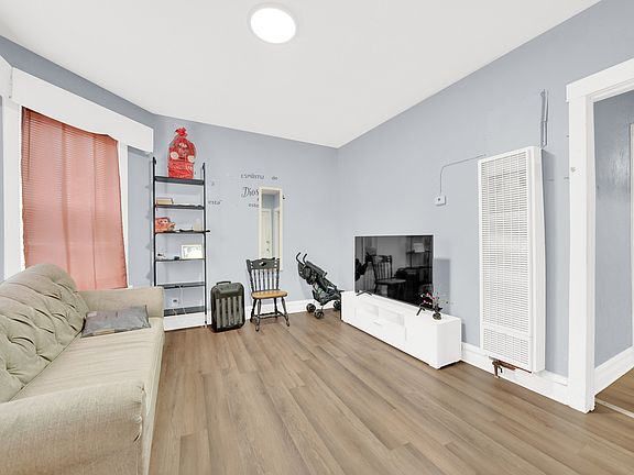 5th image of 2853 W 40th St