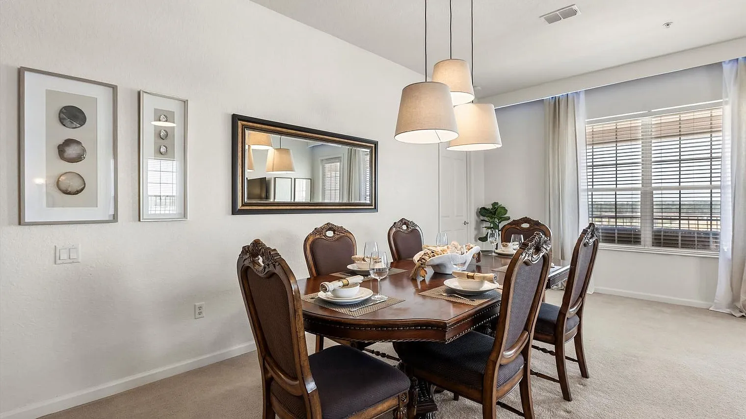 3 bed, 2.0 bath, 1991 sqft, $8,292 — Photo 4