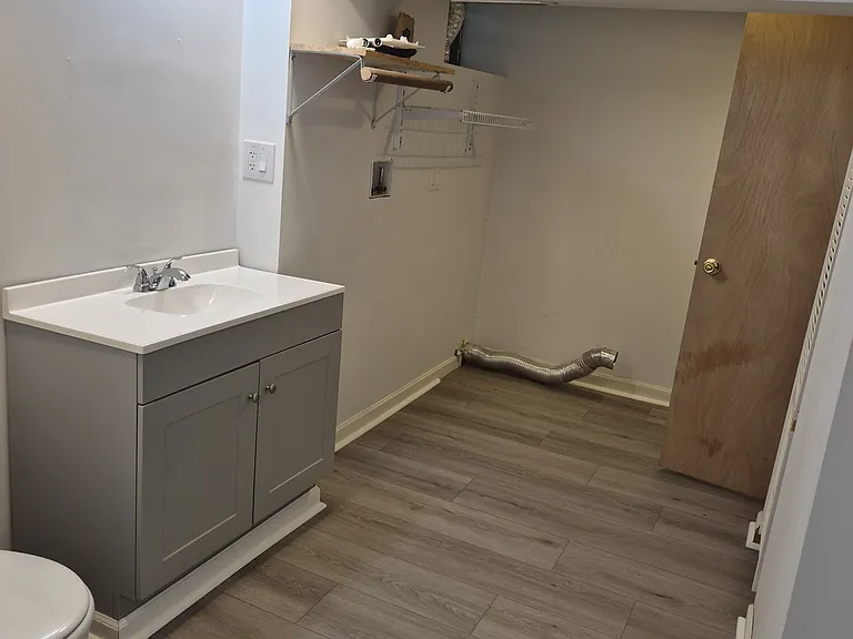 2155 W 21st St — Photo 32