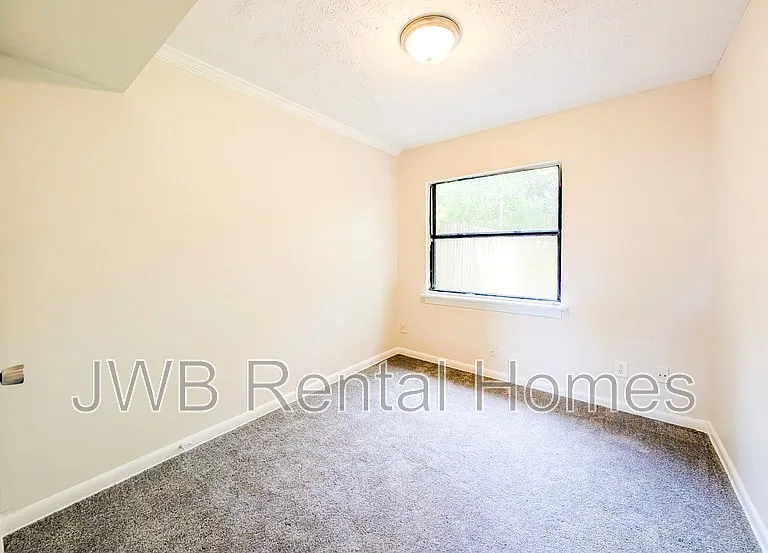 226 Spruce St — Photo 9