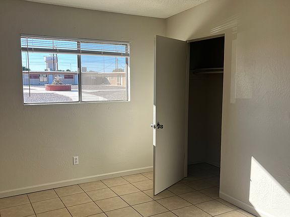 4th image of 1186 W Kings Ln #18