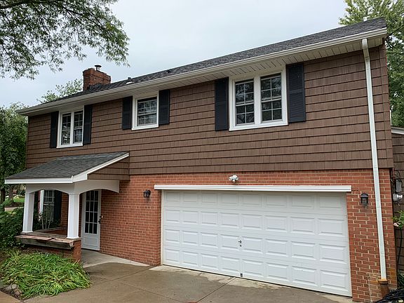 Side entry-FR, 2-car garage 