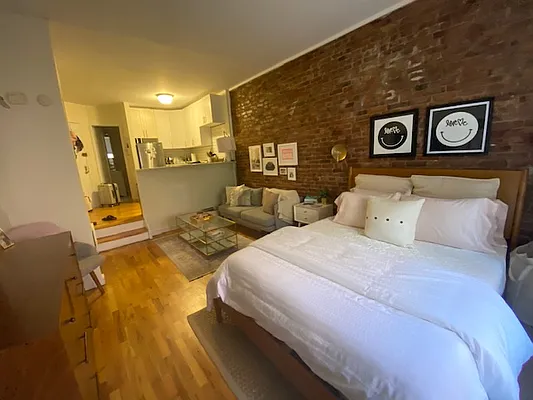 Rented by Longbrook Real Estate Capital LLC | media 9
