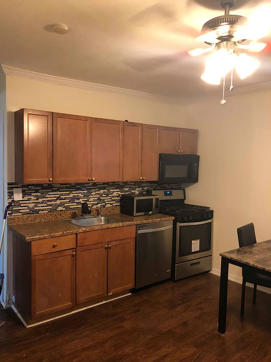 Building Photo - 1436 E Genesee St #3