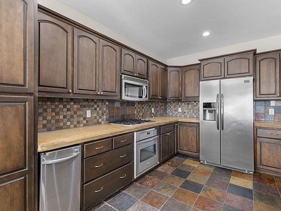 5th image of 1750 Lakehill St NW