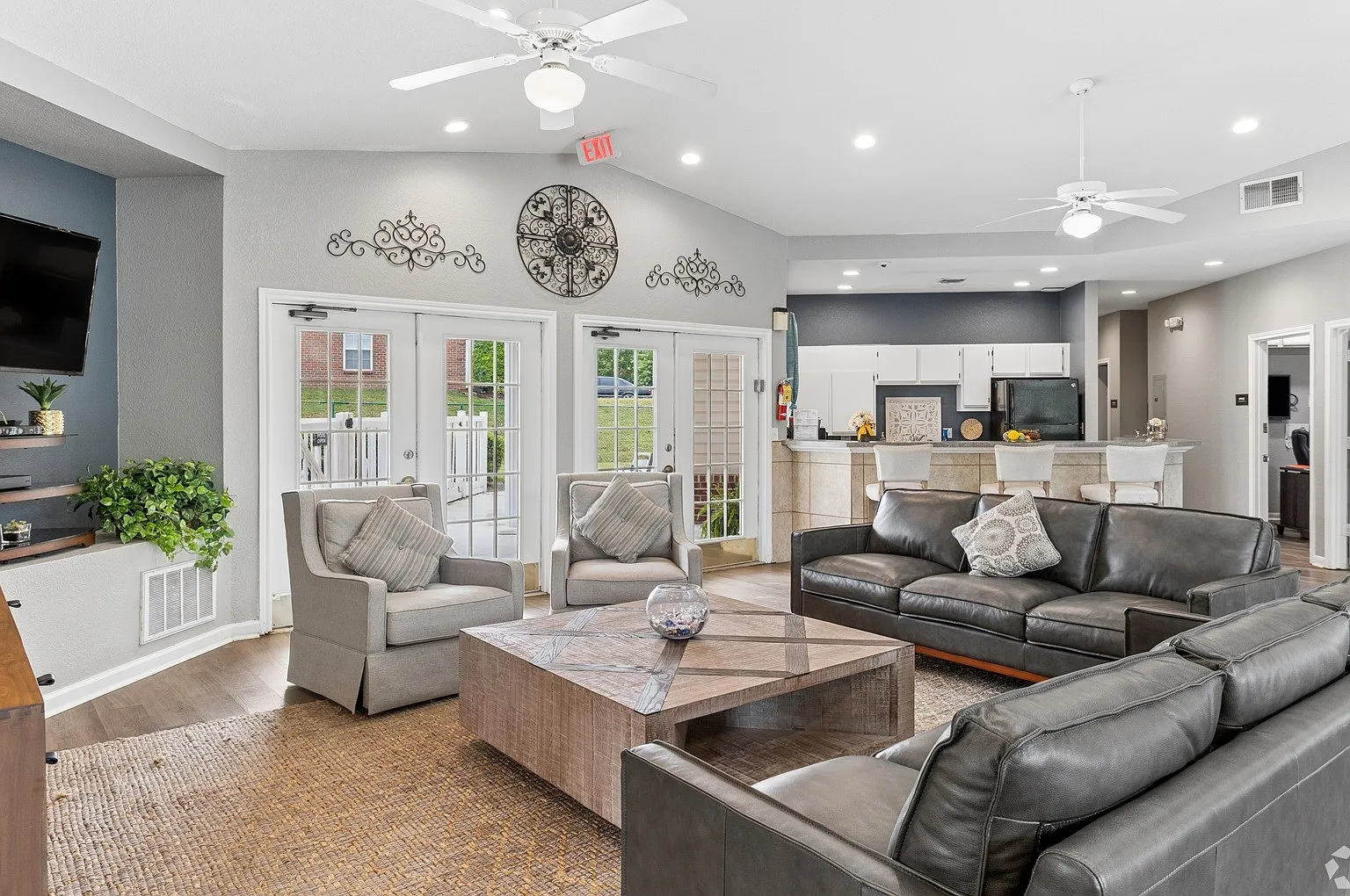 Willow Creek Apartments — Photo 2