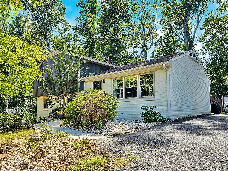 1st image of 105 Simsbury Ln