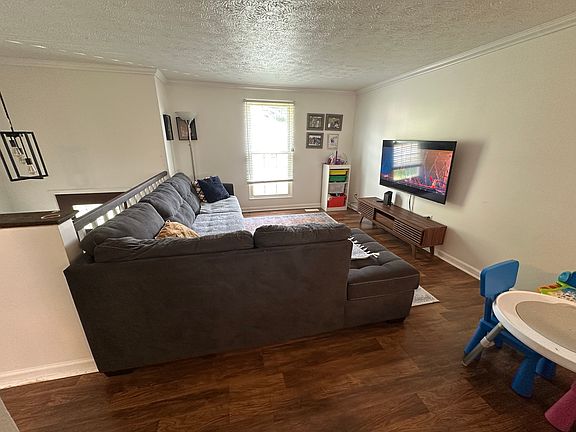3rd image of 218 Tamarack Way
