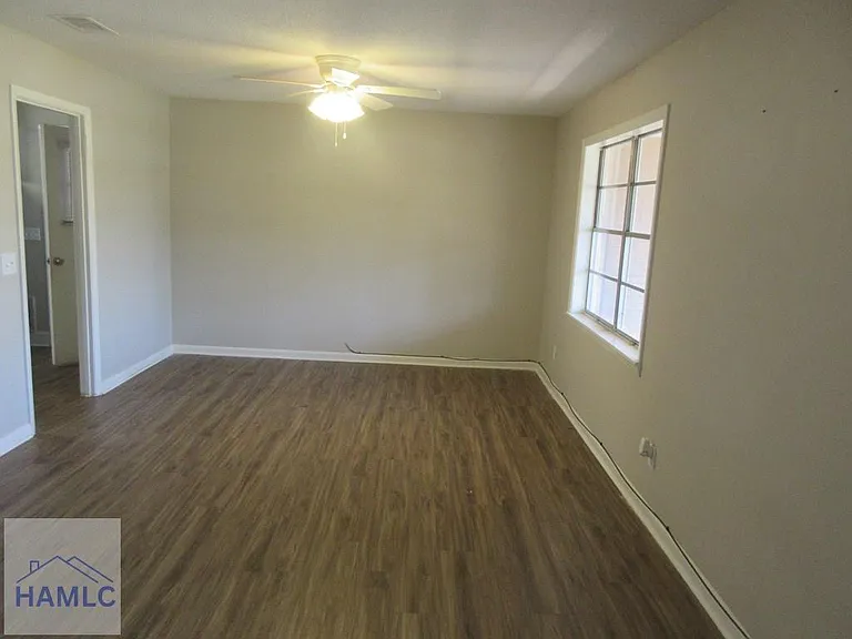402 Morris St — Photo 3