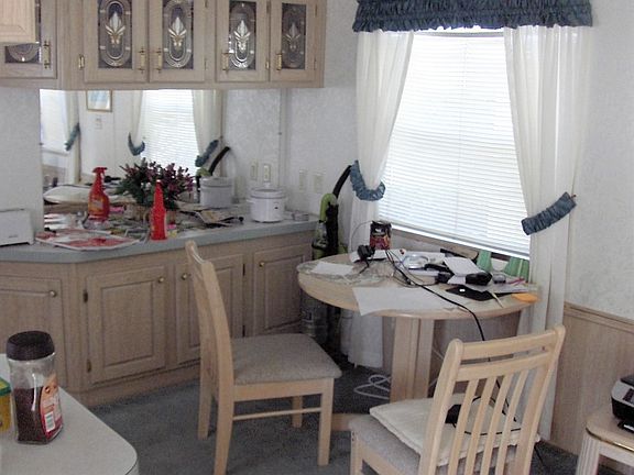 Dining area & Add'l cab/coun